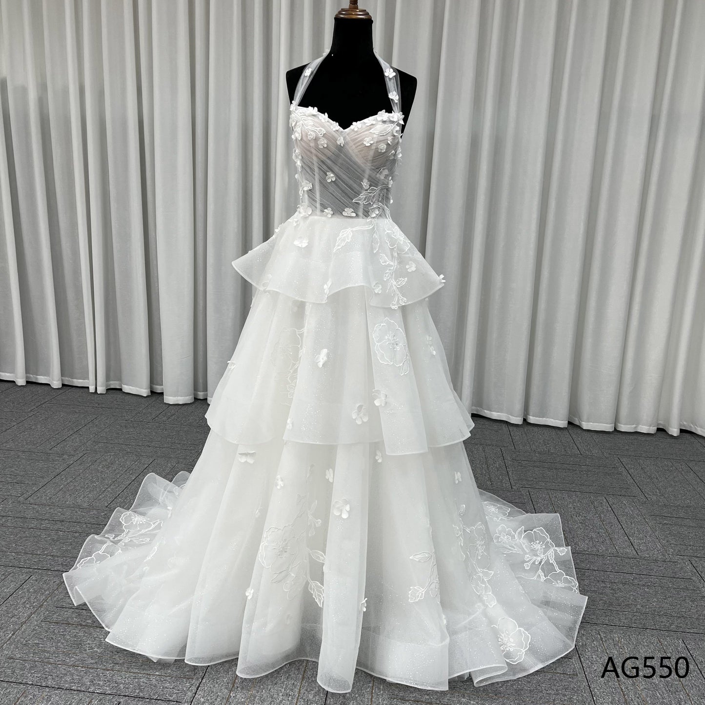 Bridal heavy laBridal heavy lace beaded modest Tiered wedding dress factory price luxury gown for womence beaded modest Tiered wedding dress factory price luxury gown for women