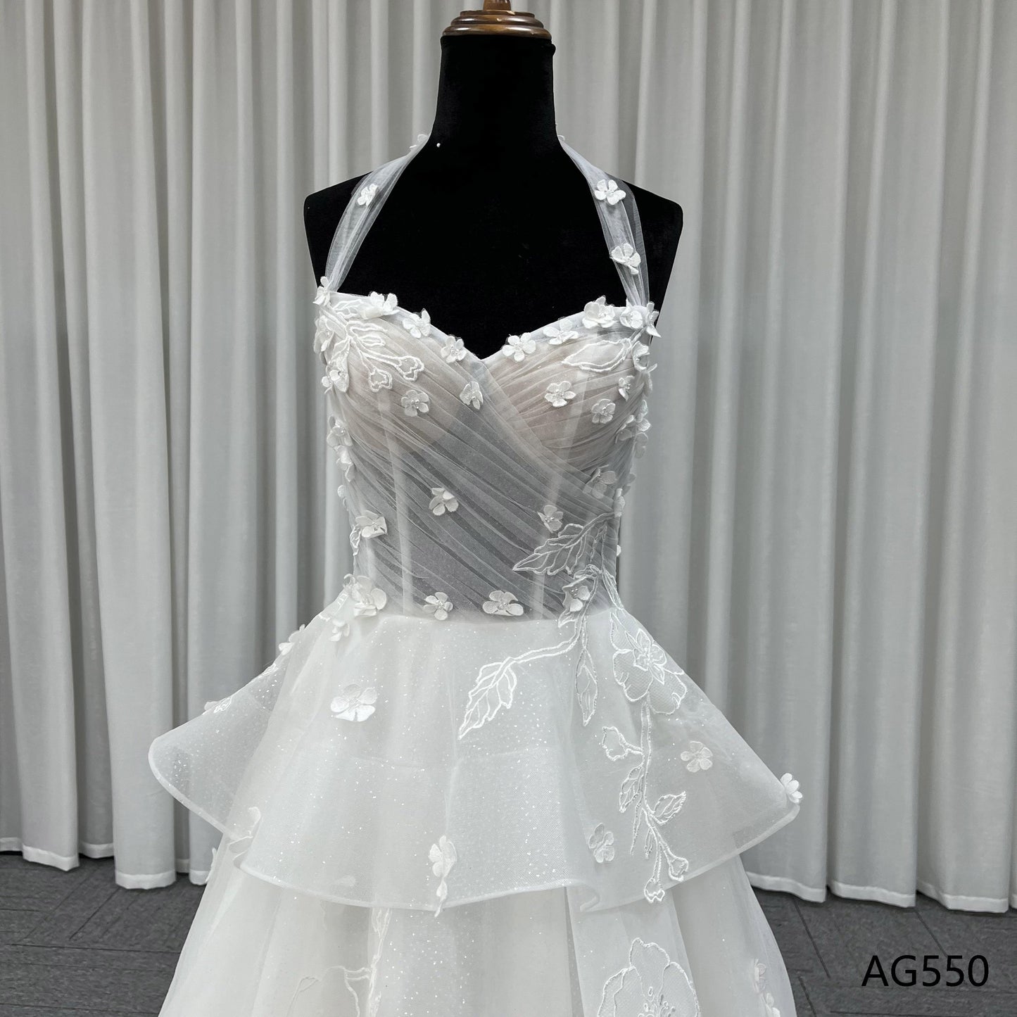 Bridal heavy laBridal heavy lace beaded modest Tiered wedding dress factory price luxury gown for womence beaded modest Tiered wedding dress factory price luxury gown for women