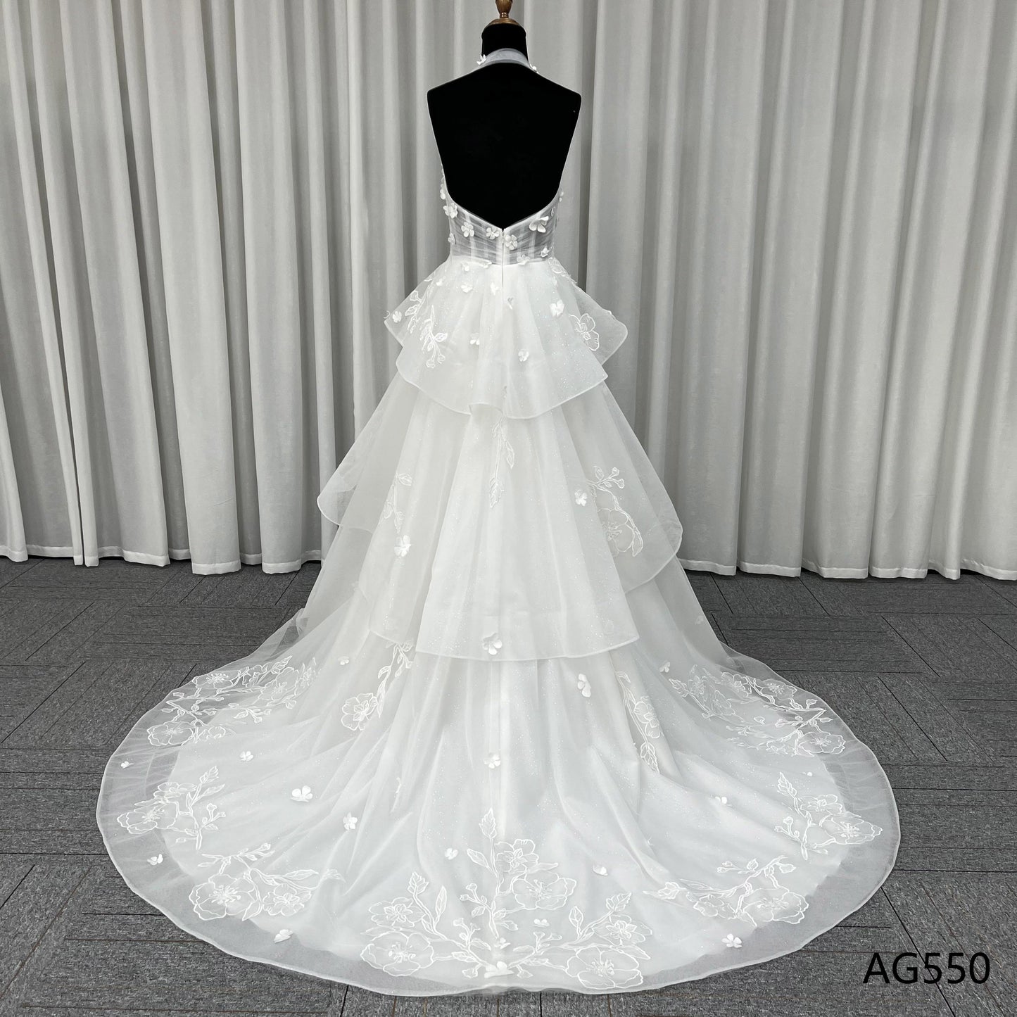 Bridal heavy laBridal heavy lace beaded modest Tiered wedding dress factory price luxury gown for womence beaded modest Tiered wedding dress factory price luxury gown for women