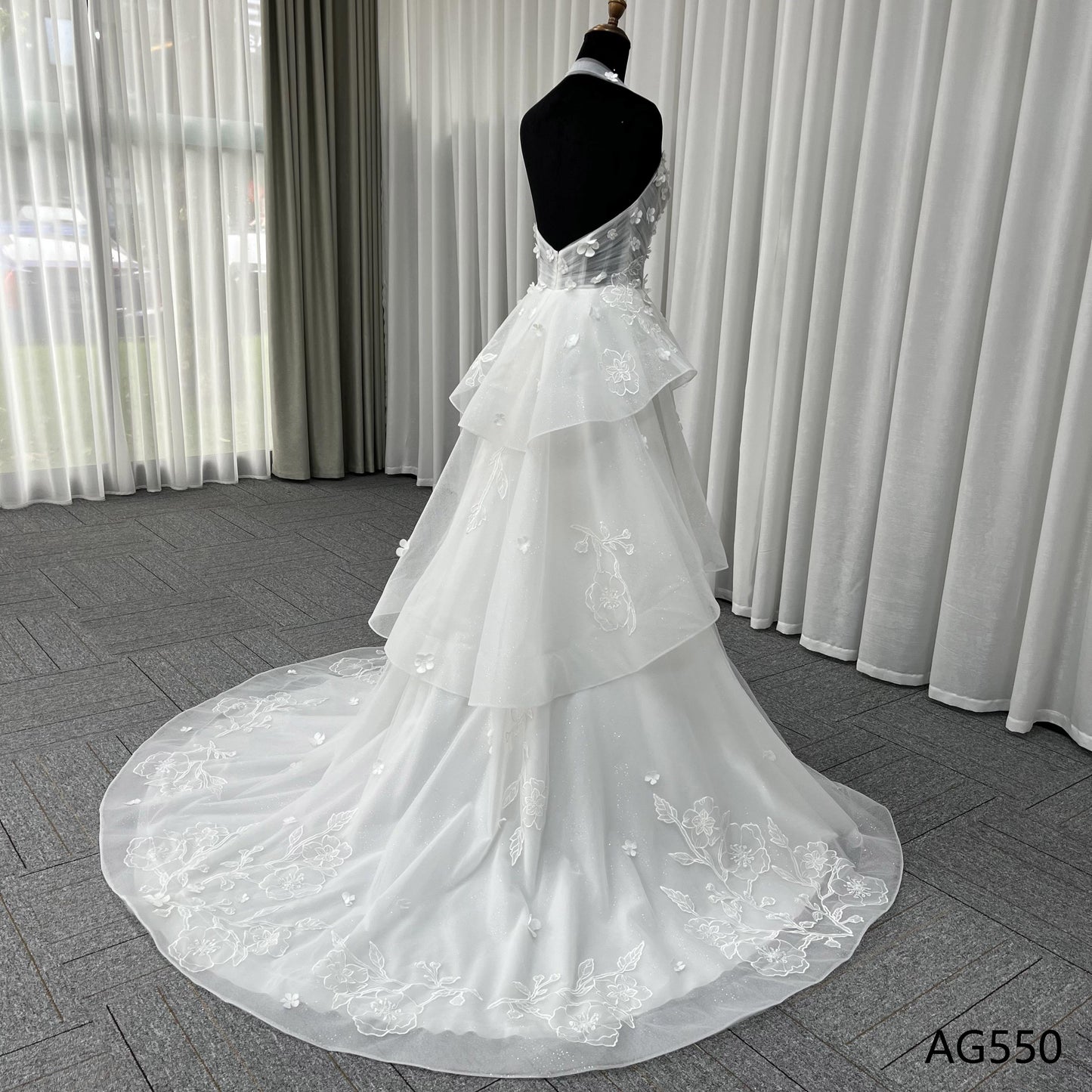 Bridal heavy laBridal heavy lace beaded modest Tiered wedding dress factory price luxury gown for womence beaded modest Tiered wedding dress factory price luxury gown for women