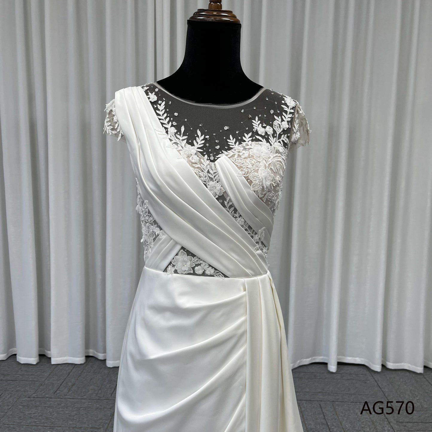 Wholesale New Arrivals Sleeveless Women Plus Size Fashion Elegant Luxury Wedding Dress