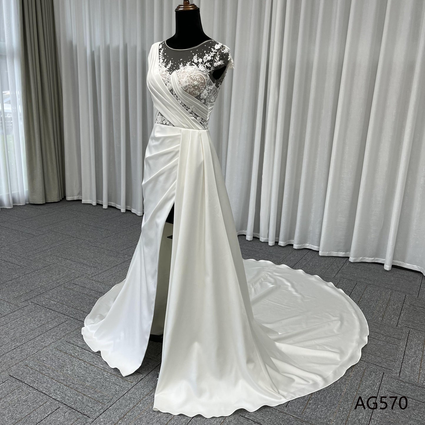 Wholesale New Arrivals Sleeveless Women Plus Size Fashion Elegant Luxury Wedding Dress