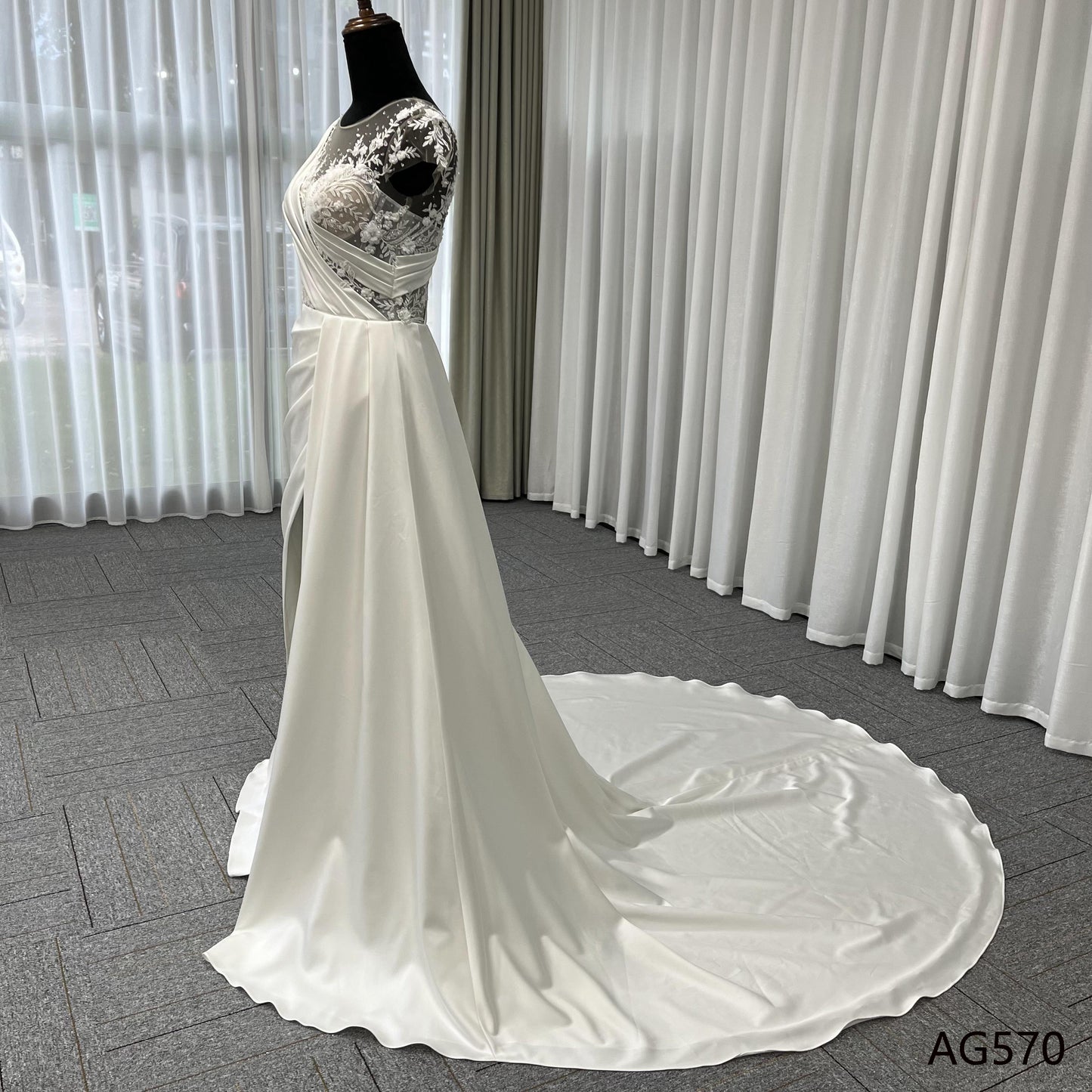 Wholesale New Arrivals Sleeveless Women Plus Size Fashion Elegant Luxury Wedding Dress