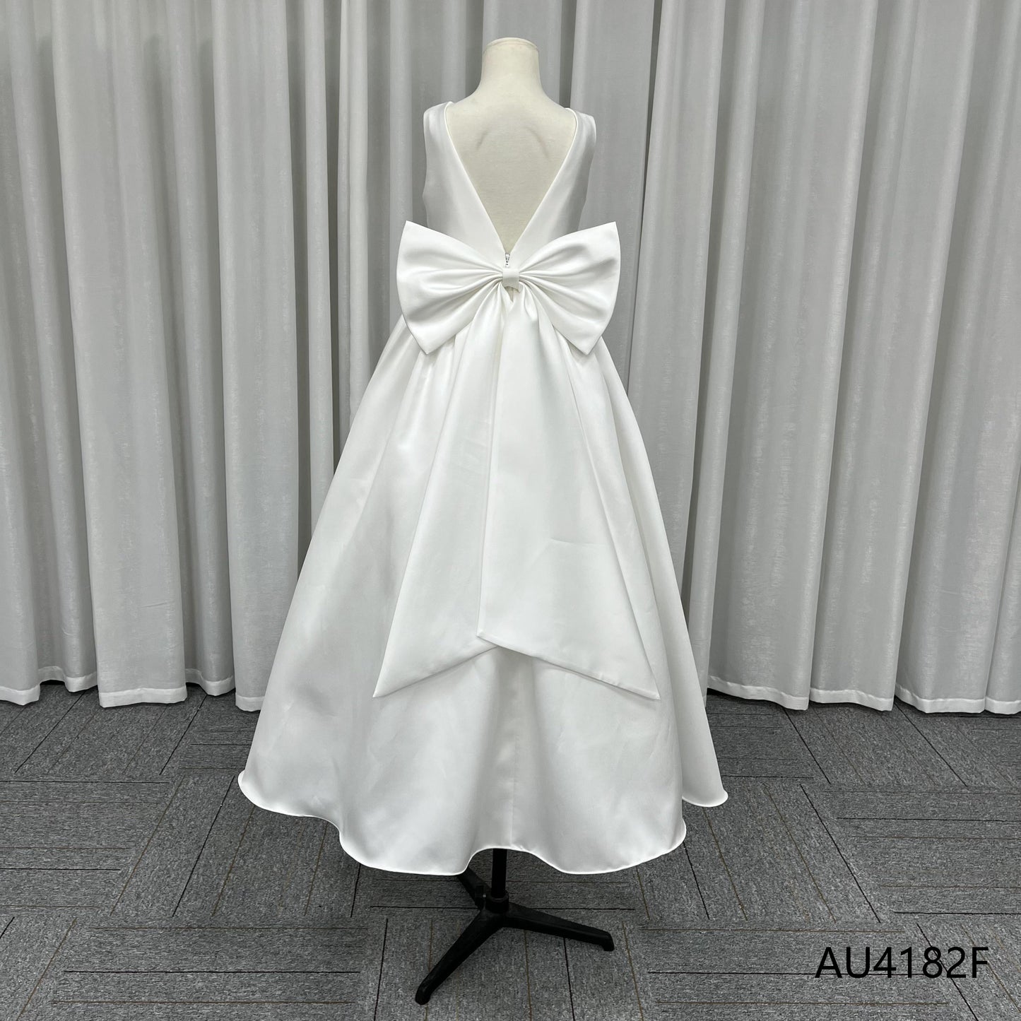 2025 Wedding Party White Satin Sleeveless Big Bow V Back Tulle Long Children's Dress Brithday Gift Holiday Children's Flower Season Girl Dresses