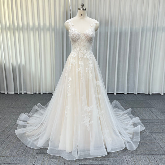 Sensual Sheer Lace Strapless Backless V-Neck Button-Up High-Quality Wedding Gown