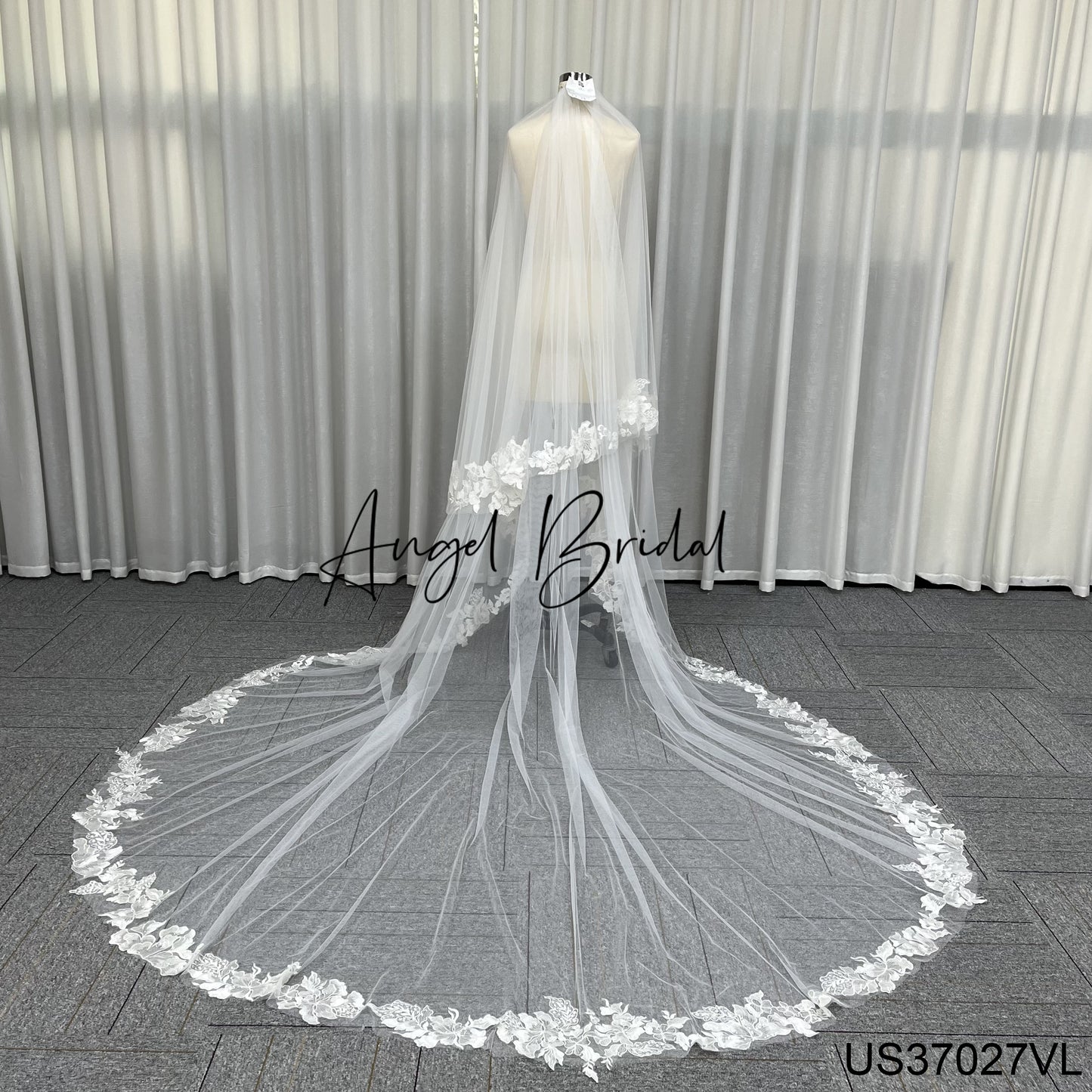 Luxury Big Petals Lace Embroidery Wedding Veil One Layer Bridal Veil Lace Long Style Veil WIth Comb