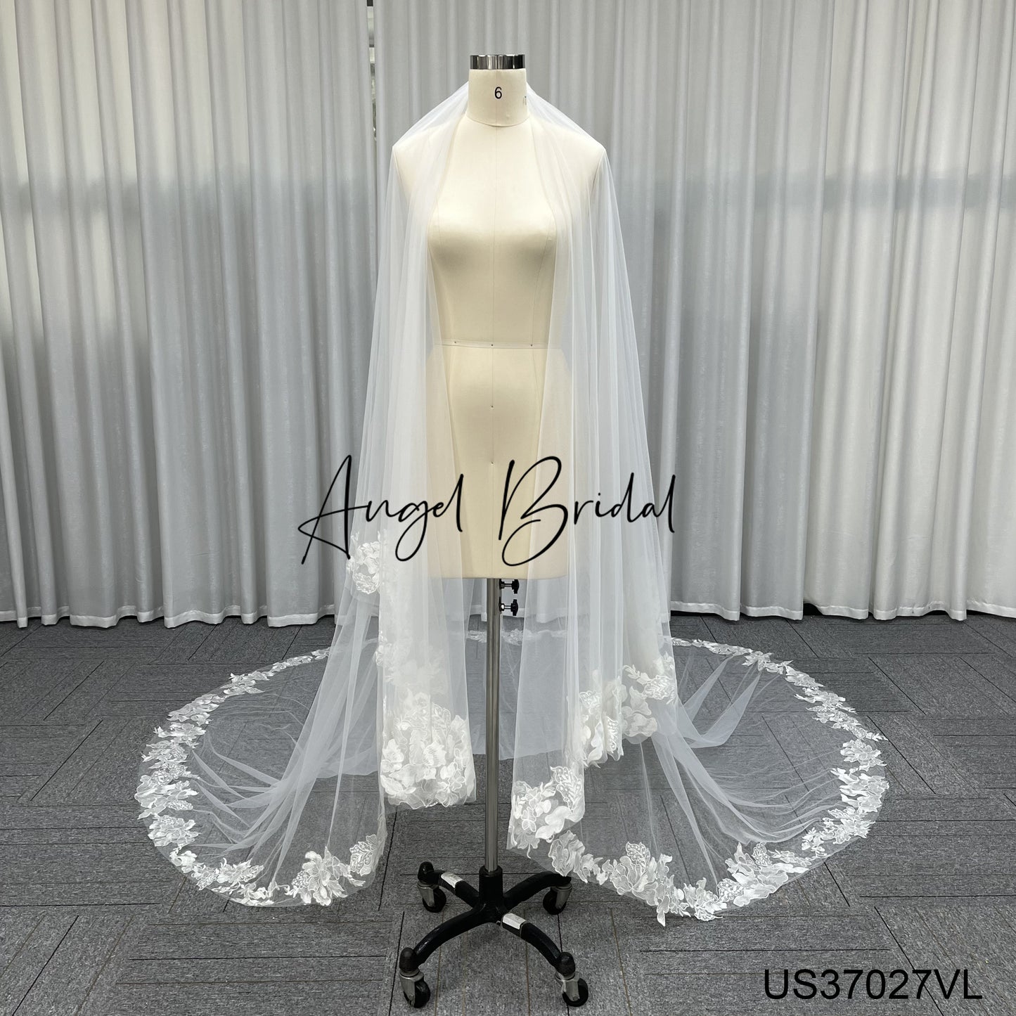 Luxury Big Petals Lace Embroidery Wedding Veil One Layer Bridal Veil Lace Long Style Veil WIth Comb