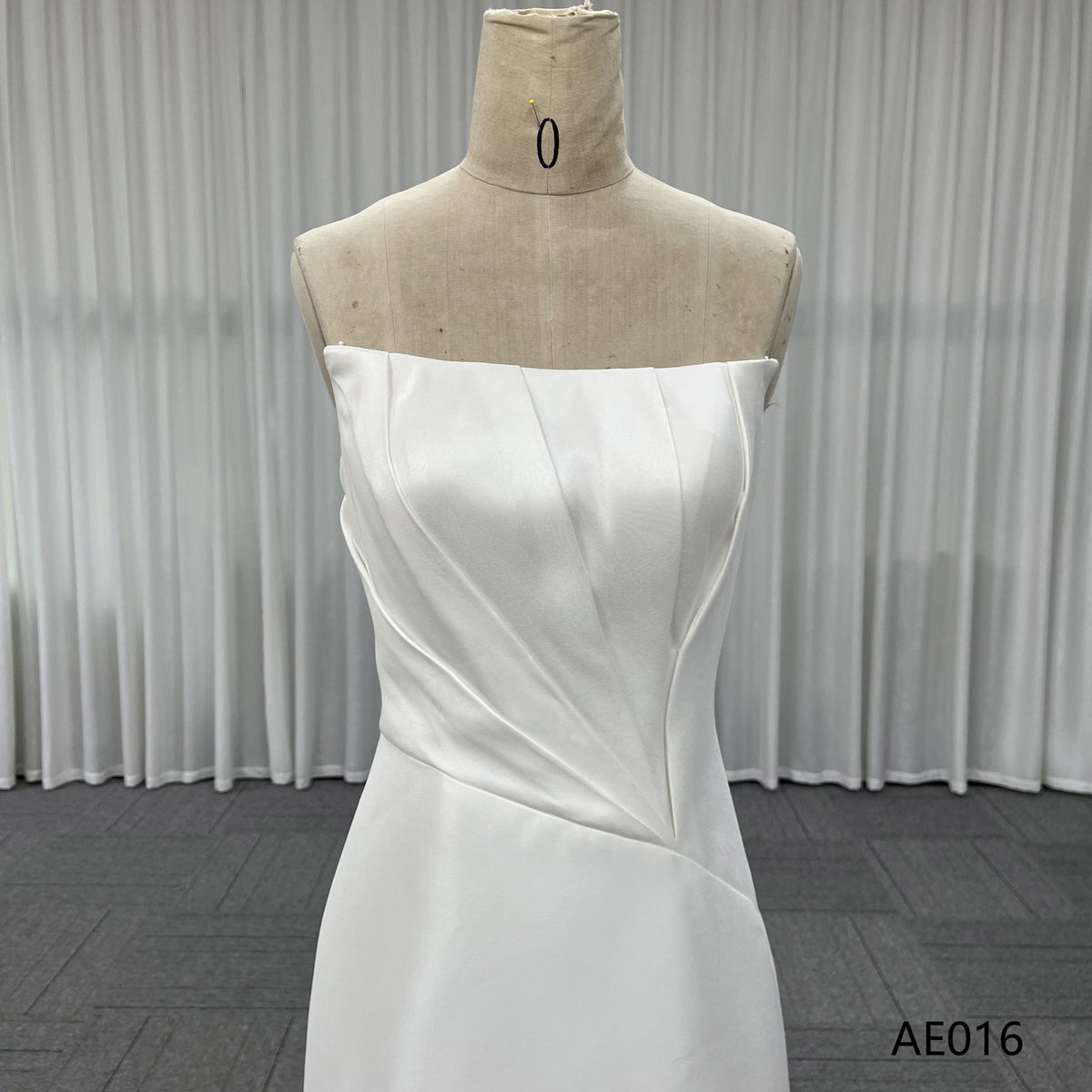 White Wholesale Luxury Mermaid Bridal Wedding Dress Soft Satin Chapel Train Sweetheart Neckline Floral Print for Women