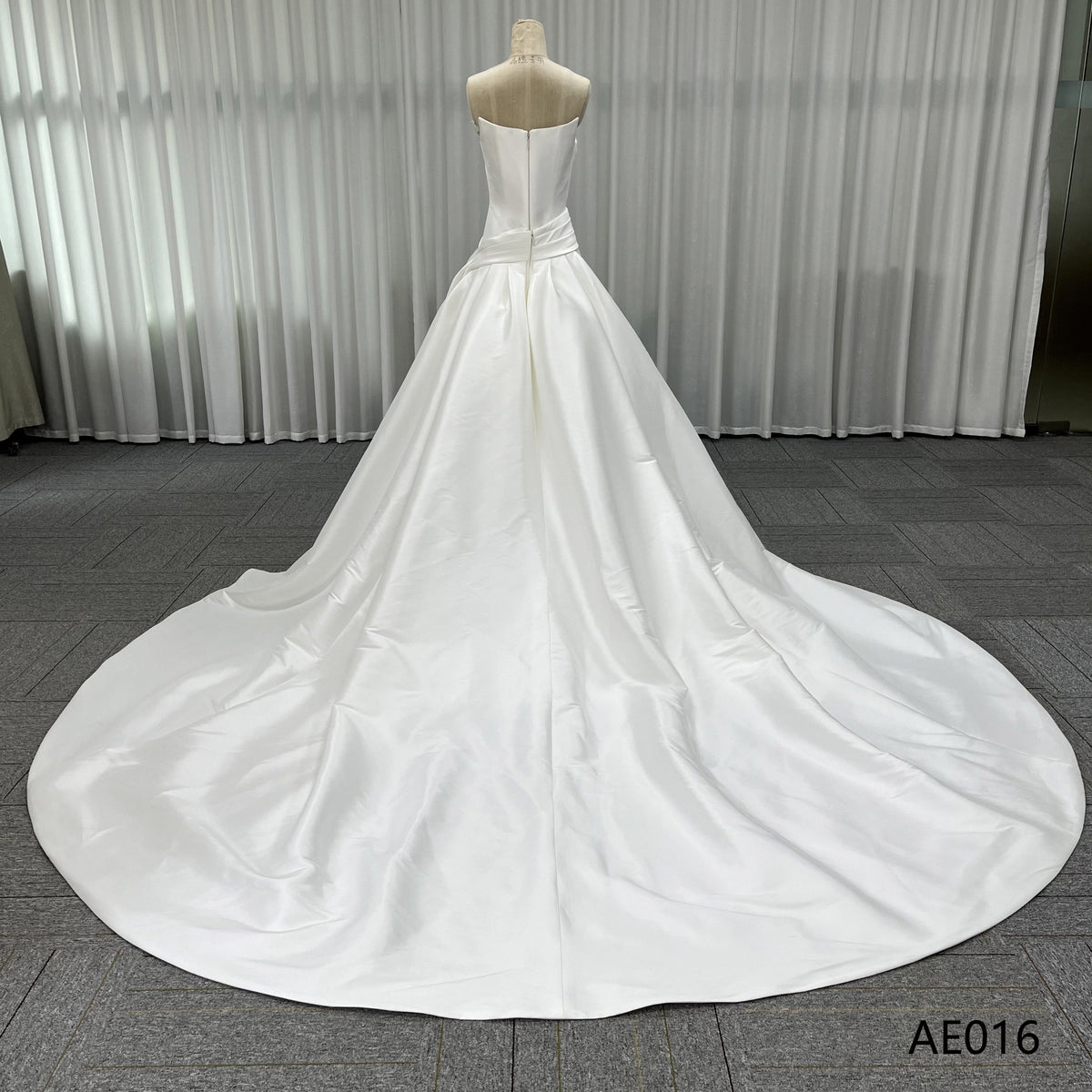 White Wholesale Luxury Mermaid Bridal Wedding Dress Soft Satin Chapel Train Sweetheart Neckline Floral Print for Women