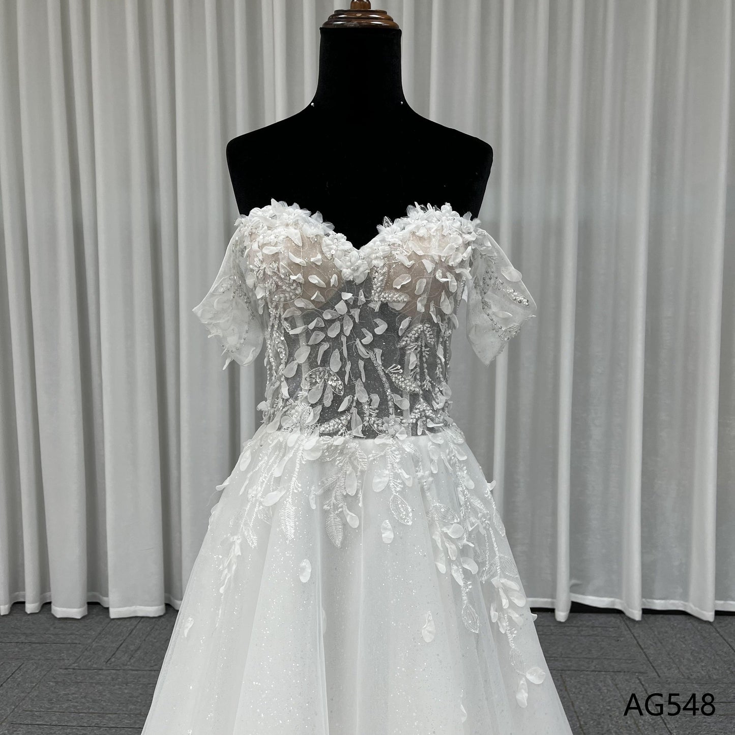 Wholesale Factory Price Off Shoulder White Shining Wedding Gown Elegant Lace Up Style Women'S Wedding Dress For Bride