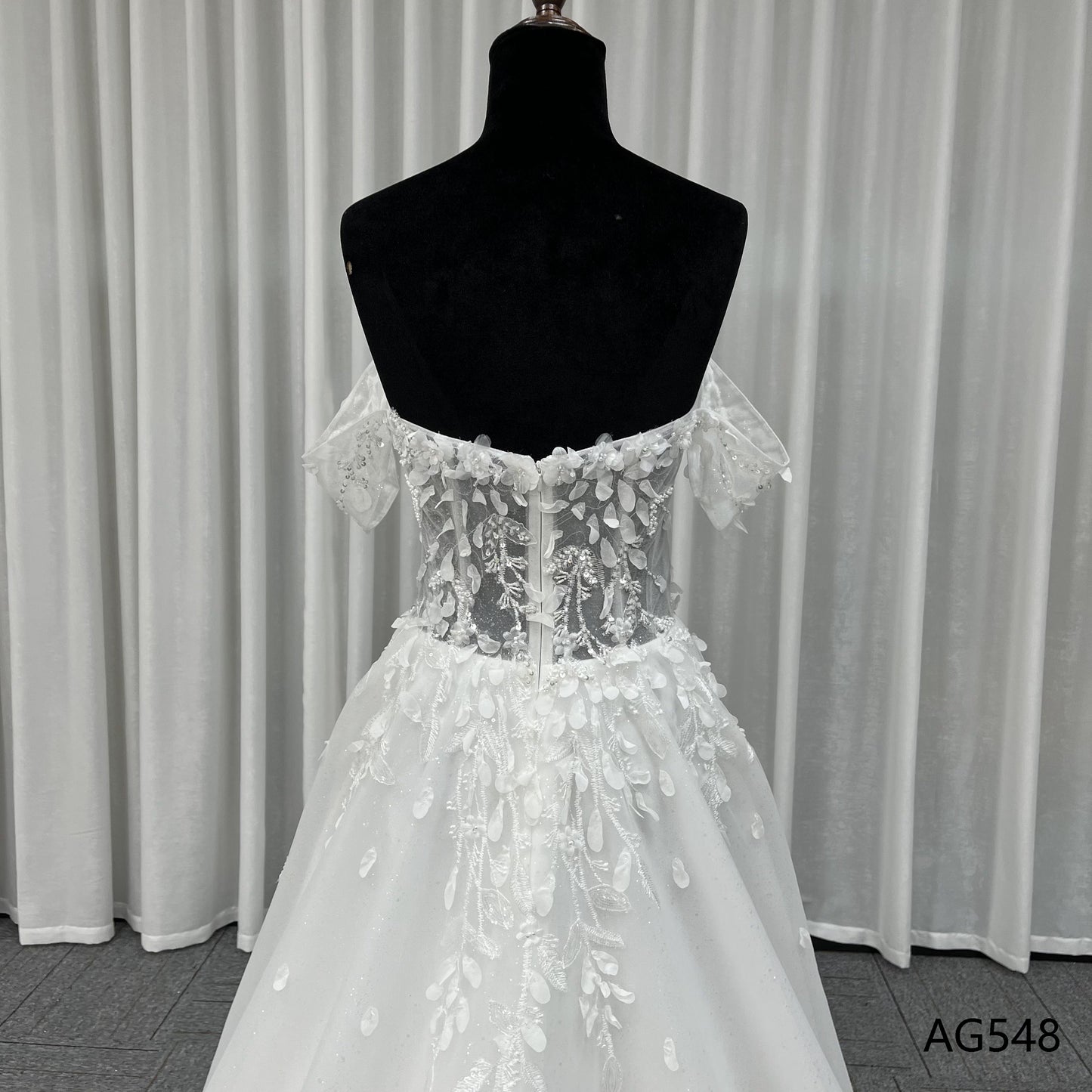 Wholesale Factory Price Off Shoulder White Shining Wedding Gown Elegant Lace Up Style Women'S Wedding Dress For Bride