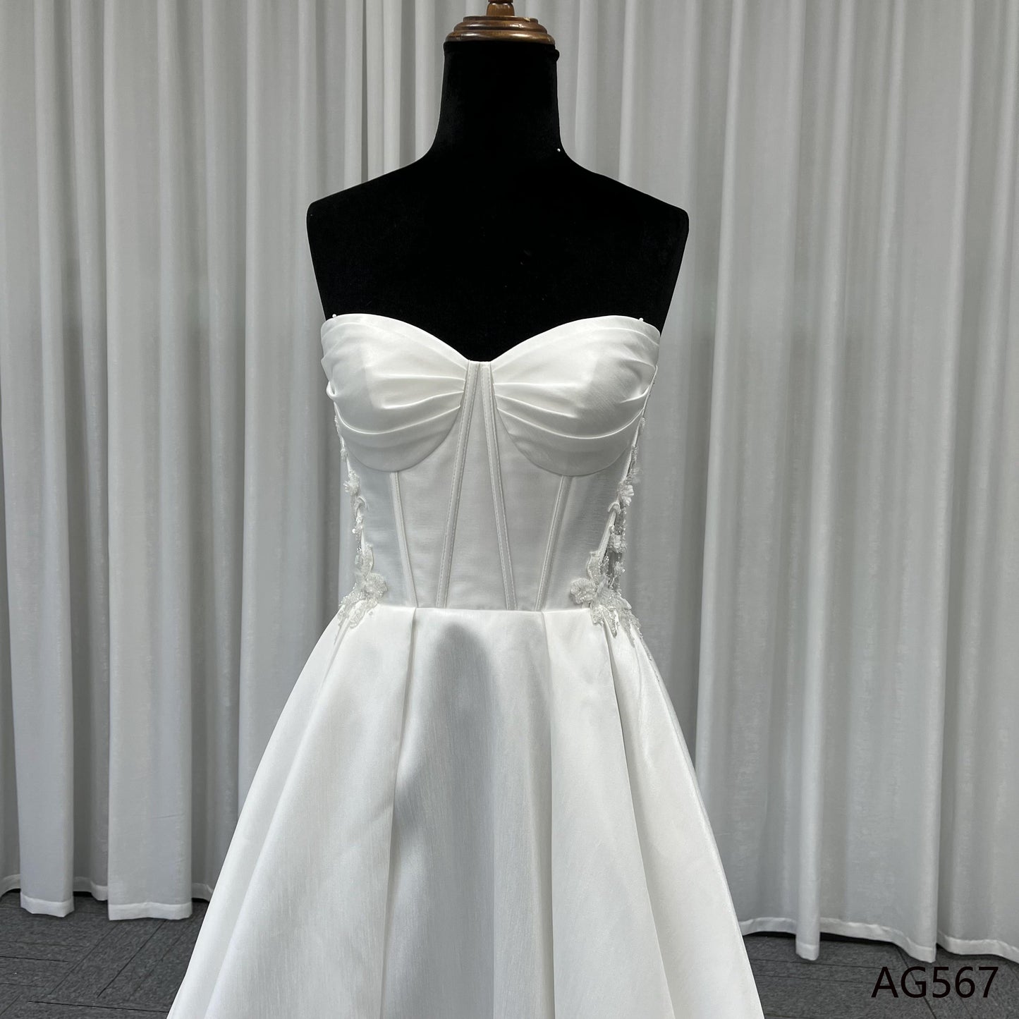 Vintage Sleeveless Empire Satin Pearls Ball Gown Wedding Dresses