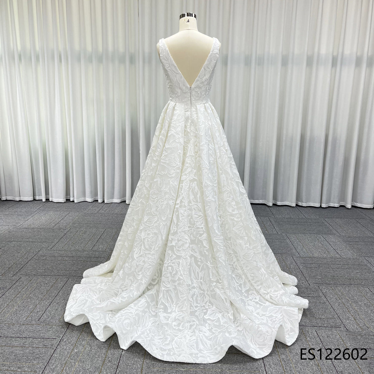 Customized 2026 New Design Ball Gown Lace Wedding Dress Elegant Off the Shoulder Sweetheart Bridal Gown Vestido De Noiva