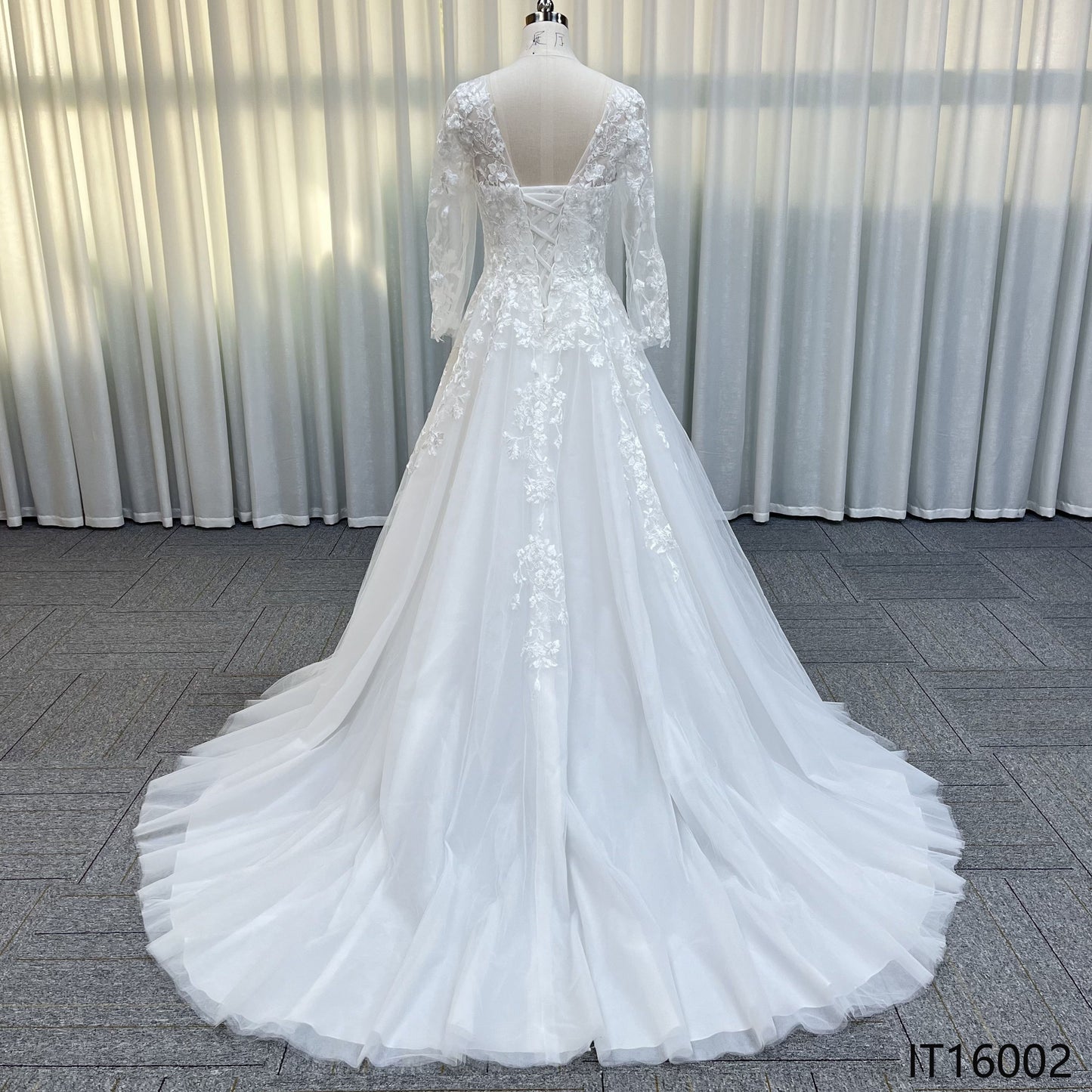 New High Collar Customizable White Long Sleeve Lace Decoration Plus Size Simple Bridal Wedding Dress