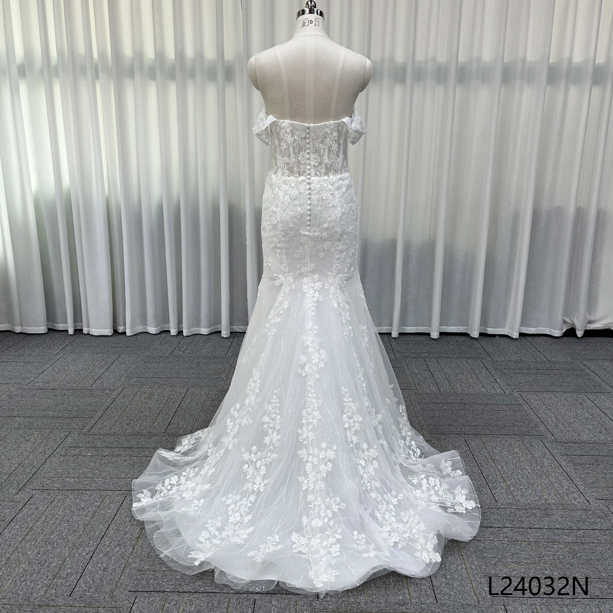 Sweetheart Off Shoulder Mermaid Wedding Dress With Detachable Tulle Overskirt