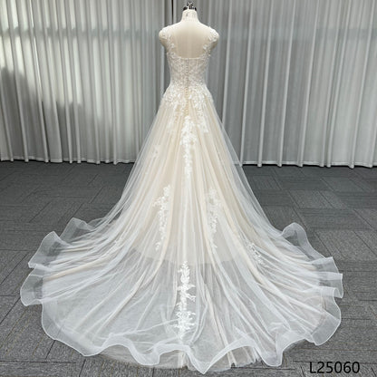 Sensual Sheer Lace Strapless Backless V-Neck Button-Up High-Quality Wedding Gown