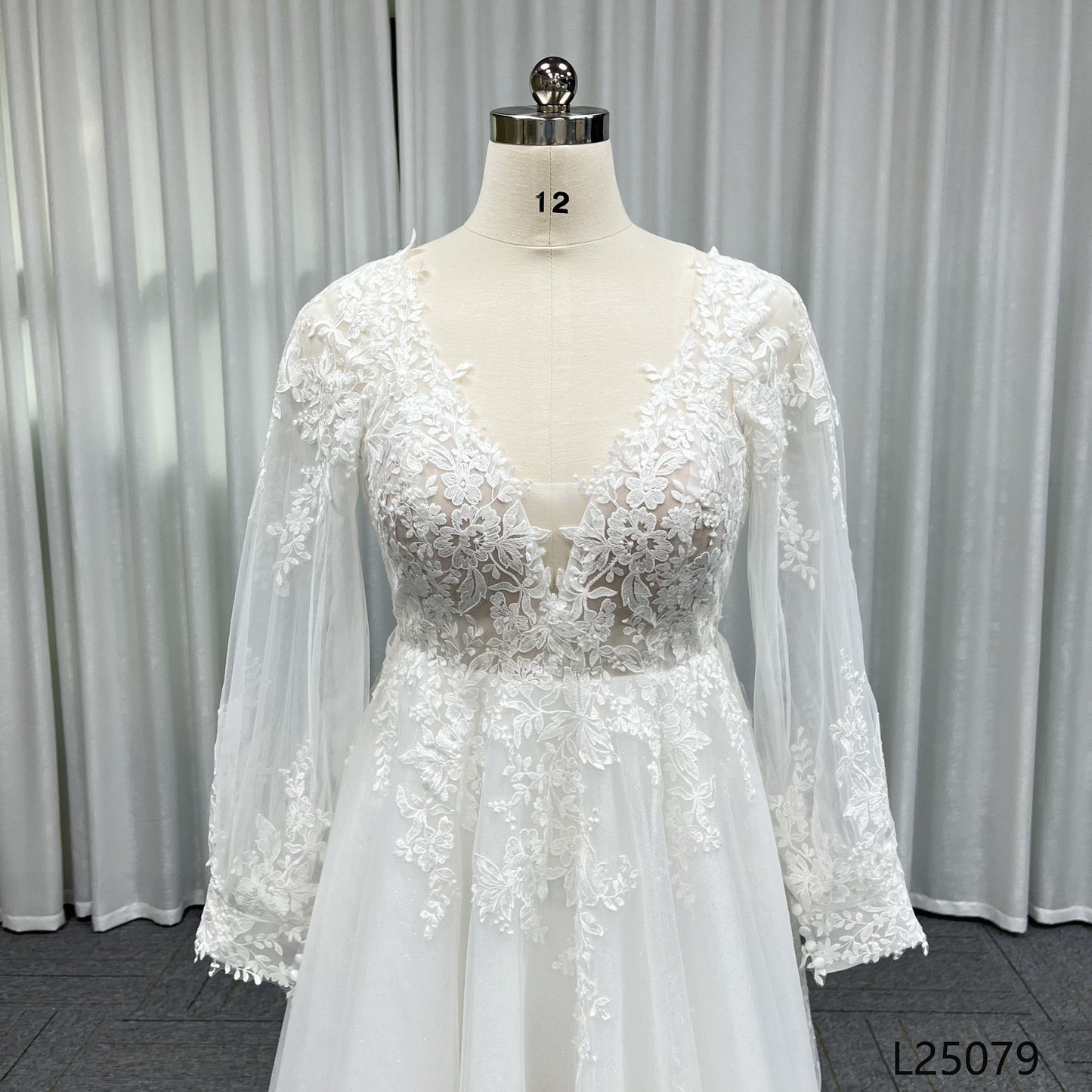 Custom Elegant Bridal Dress With Long Sleeve V-neck Temperament Lace Luxurious A-line Wedding Dress