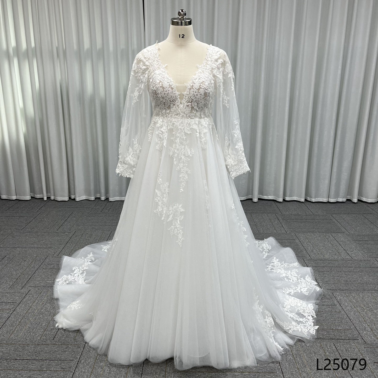 Custom Elegant Bridal Dress With Long Sleeve V-neck Temperament Lace Luxurious A-line Wedding Dress