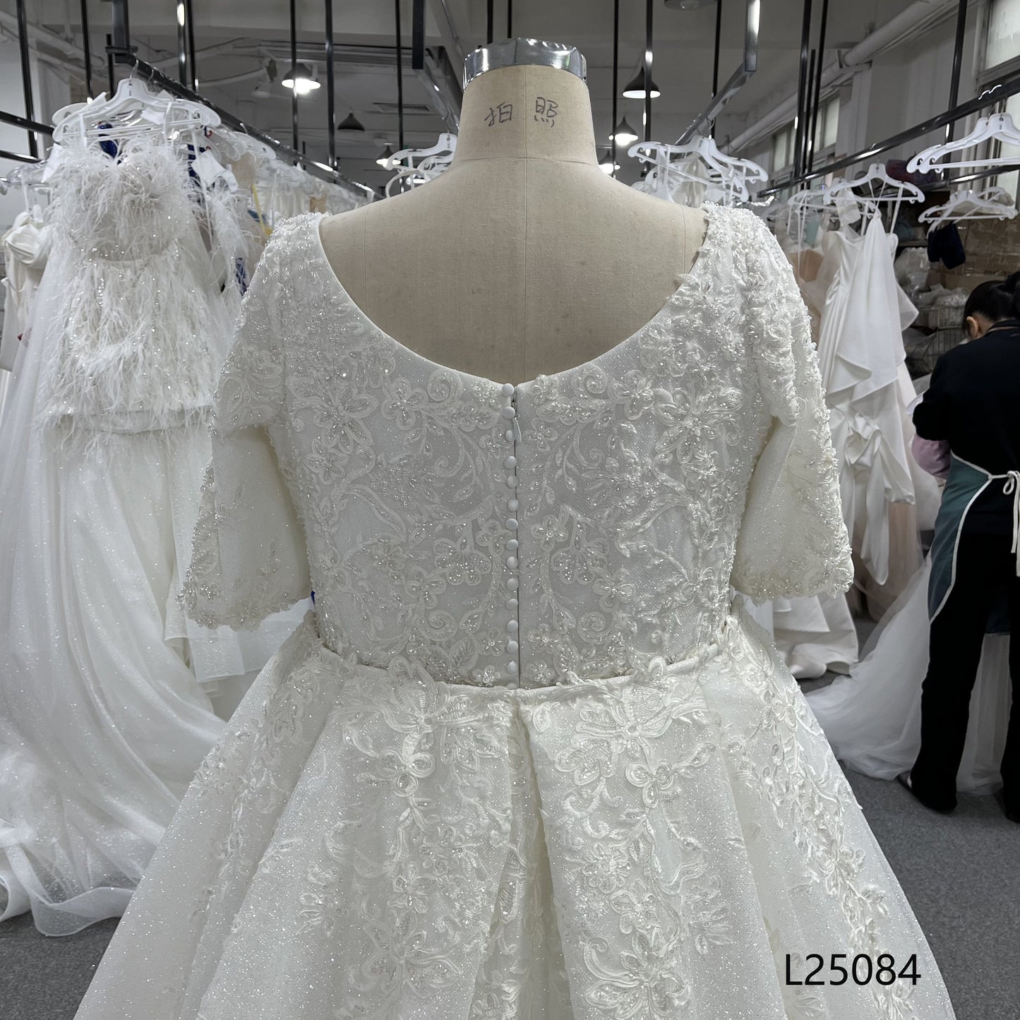 New Gentle and Elegant A-Line Long-Sleeved Round Neck High-End Lace Embroidered Floor-Length Puffy Wedding Dress