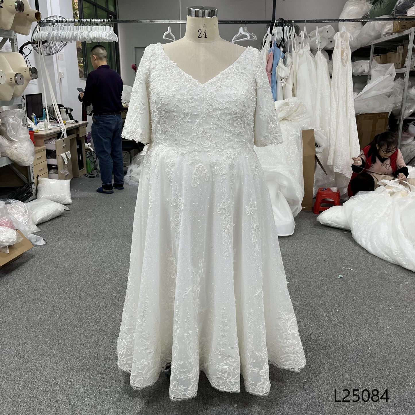 New Gentle and Elegant A-Line Long-Sleeved Round Neck High-End Lace Embroidered Floor-Length Puffy Wedding Dress
