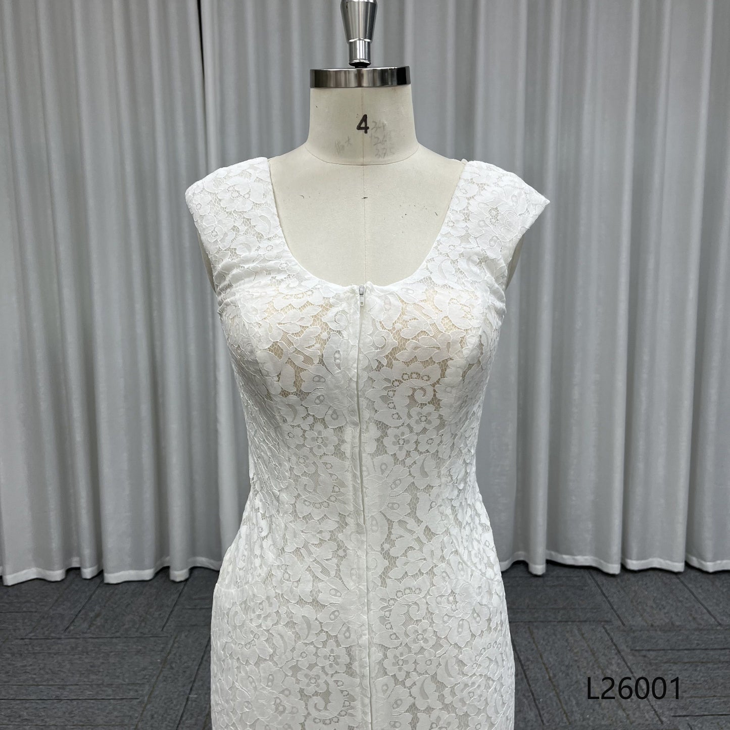QUEENS GOWN Elegant Mermaid Sleeveless Deep v Slit Embroidery Lace With Big Train Sexy Backless Wedding Dress for Bride