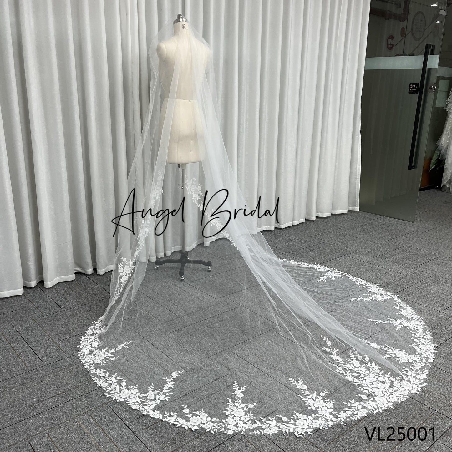 QUEENS GOWN New Elegant Embroidery Lace Trim Wedding Veil 3m Long Singler Layer Fancy Sequin Lace Bridal Veil With Comb